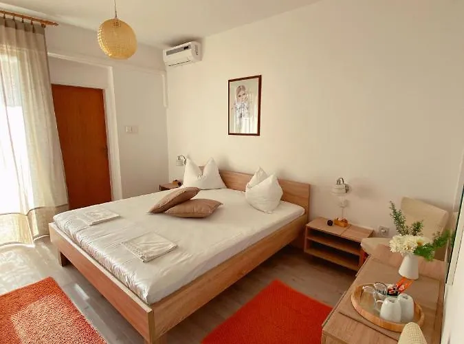 The Manzoni Family 1 Pensión 4*