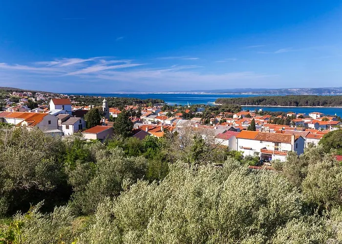 The Manzoni Family 1 Pensión Punat