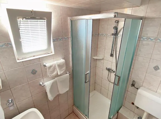 The Manzoni Family 1 Pensión 4*